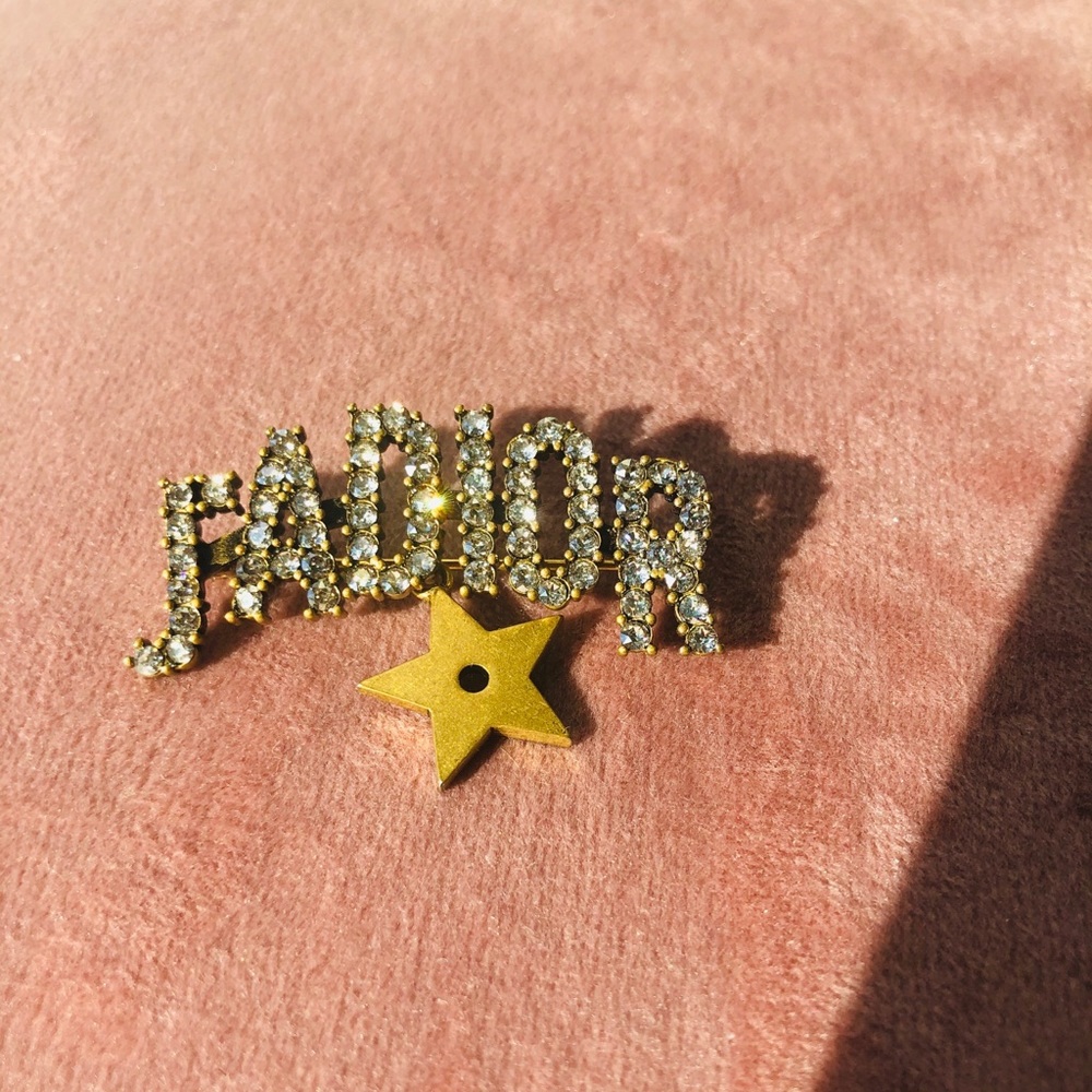 J’Adior Brooch 🌟SOLD🌟 - Picture 2 of 5